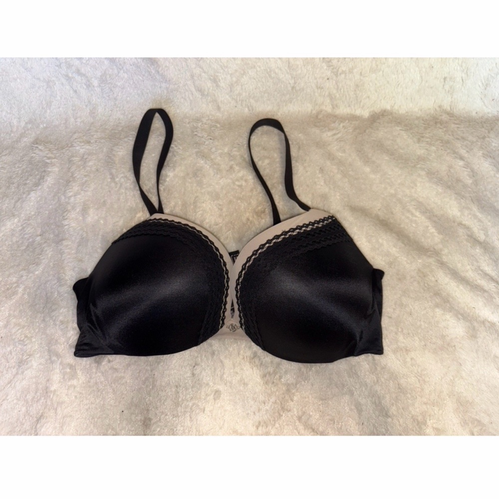 Victoria’s Secret very sexy push up bra Black and Cream